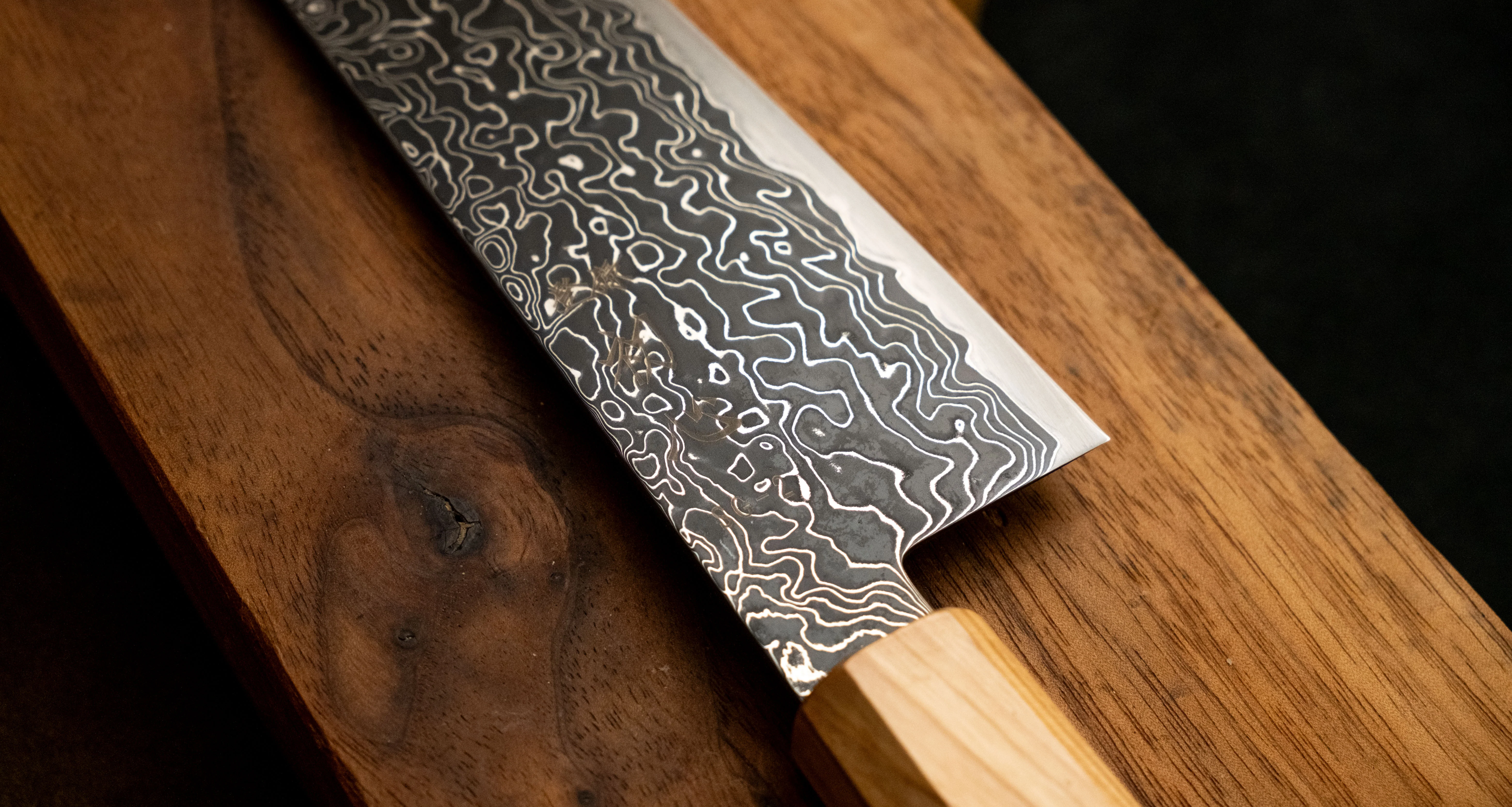 Hatsukokoro Mercury Gyuto Kurozome Damascus 210mm (8.3") [Mono Olivewood] - Image 7